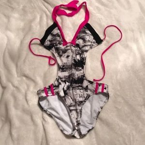 Women’s swim suit